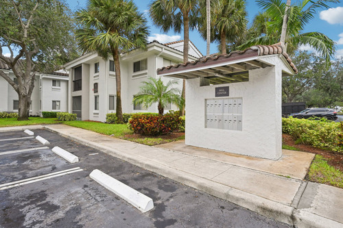 24 web or mls W Atlantic Blvd S0310 005.jpg