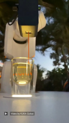 G8YcJgRW4AAasn .jpg
