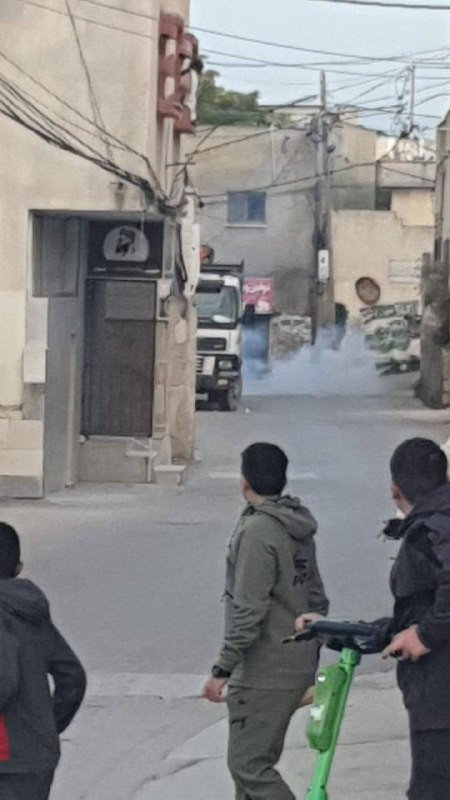 صورة | اندلاع مواجهات بين شبان وقوات الاحتلال في بلدة اليامون غرب جنين، وسط إطلاق لقنابل الغاز....