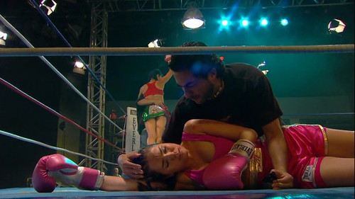 Gancho al corazon, Un Ep 56 Danna Garcia, Laisha Wilkins punch 1.jpg