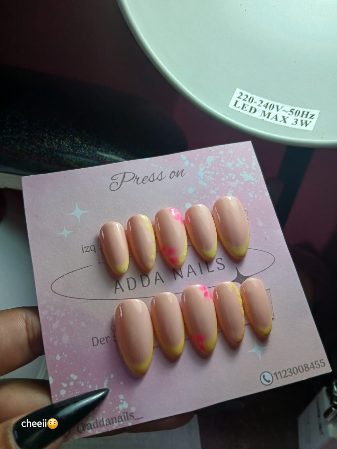 Press On con acabado glossy en tonos suaves, look prolijo y femenino