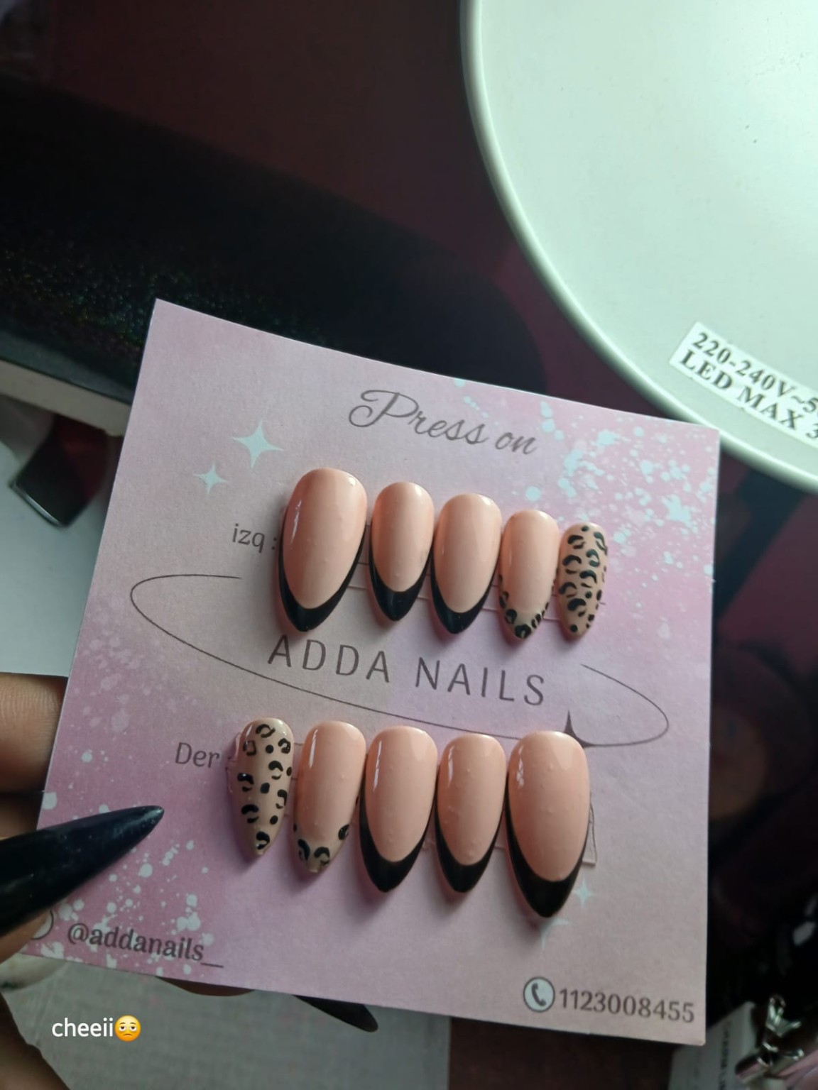 Press On con diseño llamativo y detalles, ideal para ocasiones especiales