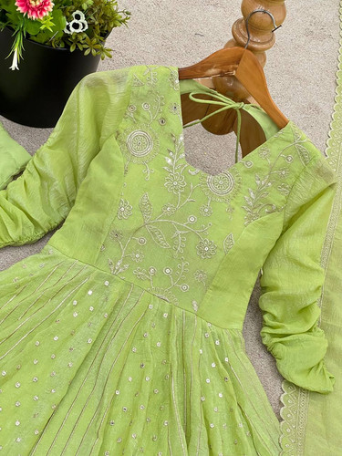 photo 6201974699056025770 y.jpg