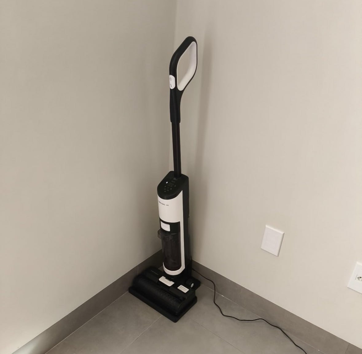 Aspirador Vertical de Pó Liectroux i7 Pro Sem Fio 3 em 1 Aspira Passa Pano Autolimpante Para Sólidos e Líquidos Pelos de Pet Cachorro Gato Potente Com Filtro HEPA Bivolt