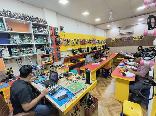 Multitech Institute | AC PCB Repairing Course in Delhi | 8800485390.jpg