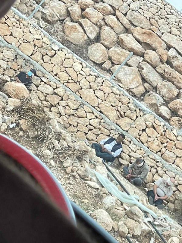اعتقلت قوات الاحتلال مواطنين اثنين من أعضاء المجلس البلدي في بلدة بيت أولا الواقعة شمال غرب مدينة الخليل....