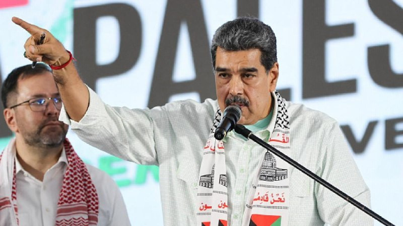 رئيس فنزويلا أكد أن بلاده لن ترضخ لأي نوع من الابتزاز أو التهديد، وأنها ستظل ثابتة في الدفاع عن مواردها. وأشار إلى أن أمريكا تسعى للاستيلاء على الاحتي...