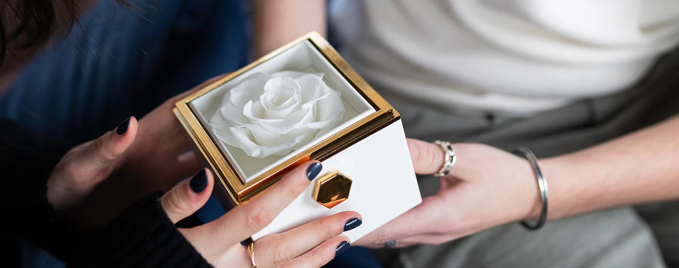 FabuLove Review 2026: The Viral "I Love You" Necklace – Cheesy or Romantic?