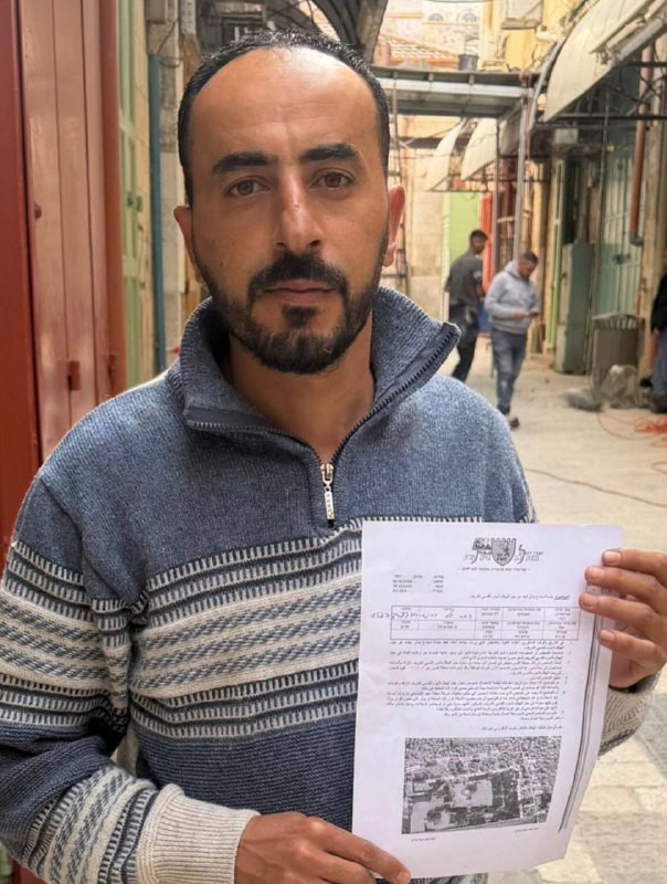 بعد استدعائه للتحقيق فور عودته إلى أرض الوطن، الاحتلال يسلم المقدسي رمزي العباسي قرارًا بالإبعاد عن المسجد الأقصى لمدة أسبوع قابل للتجديد....