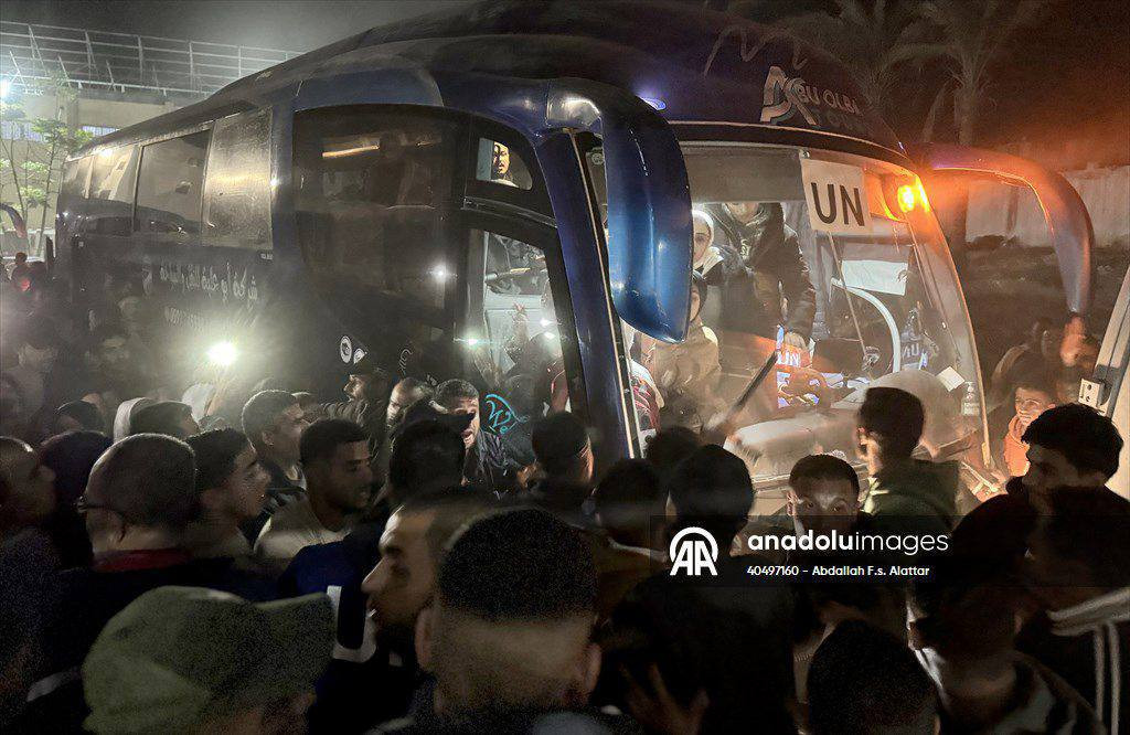 جانب من وصول الدفعة الخامسة من العائدين إلى غزة عبر معبر رفح إلى مجمع ناصر في خان يونس...
