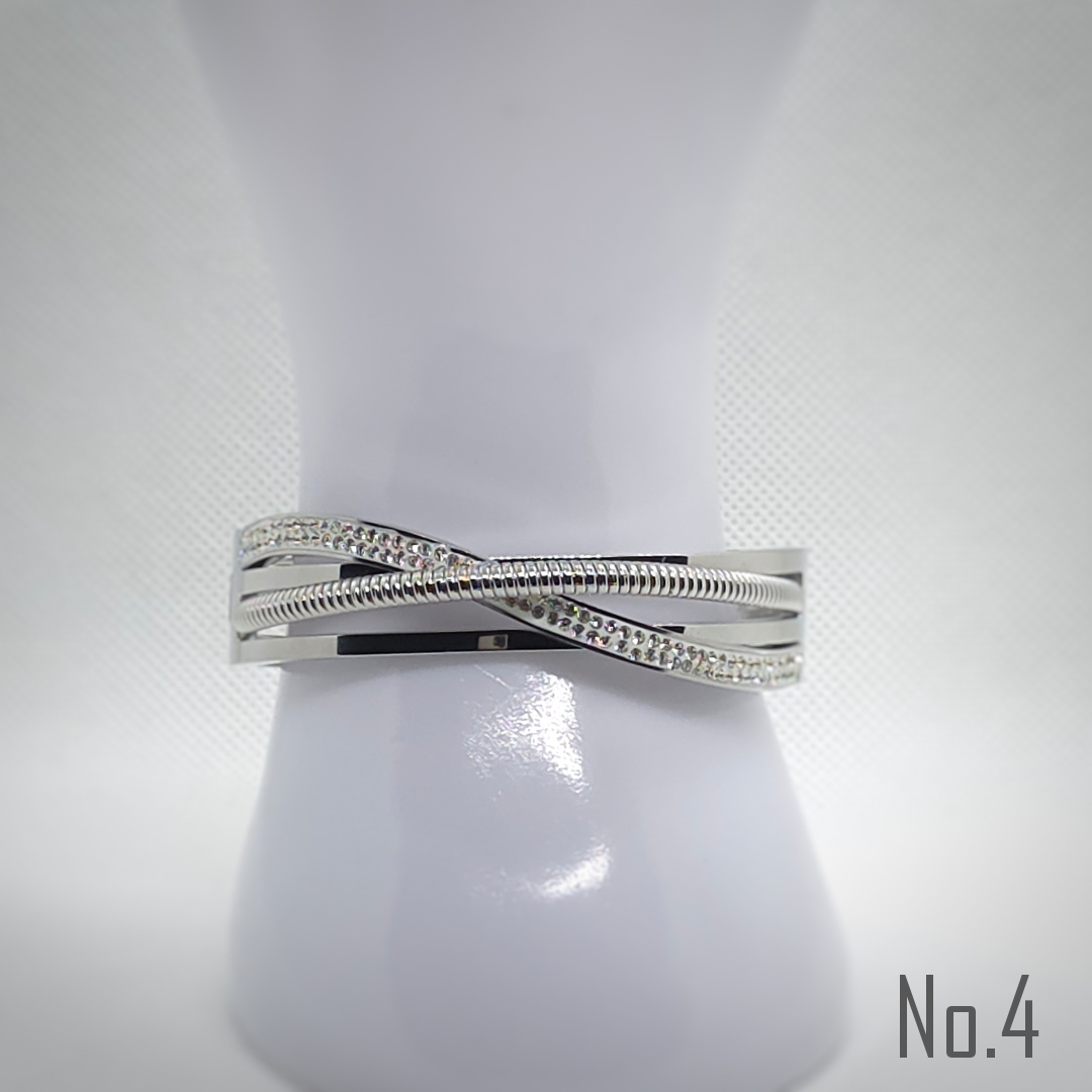 Mooie zilverkleurige rvs dames armband.