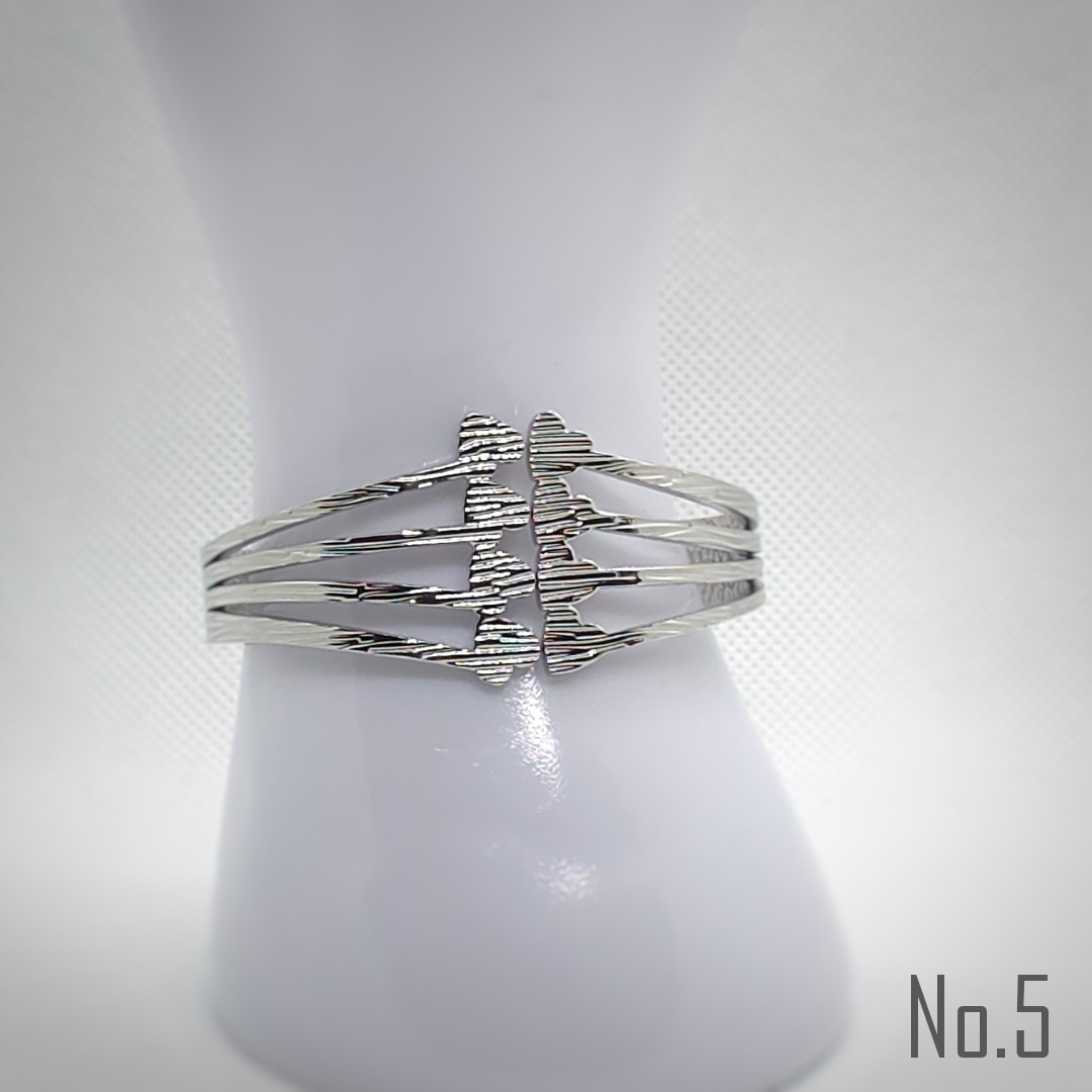 Mooie zilverkleurige rvs dames armband.