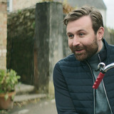 Playing.Nice.S01E01.1080p.AMZN.WEB DL.CZ EN.DD+5.1.H.264 playWEB.mkv 20260208 201322.713