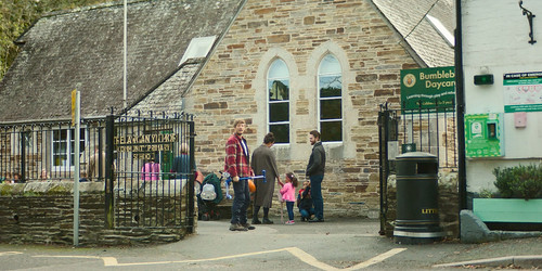 Playing.Nice.S01E01.1080p.AMZN.WEB DL.CZ EN.DD+5.1.H.264 playWEB.mkv 20260208 201251.955.jpg