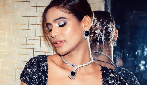 Poonam Pandey Maid in Trouble App Content