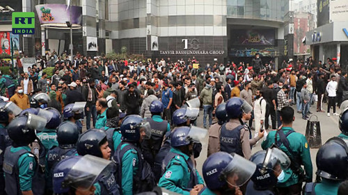 EyNX CdvR1kuYr3L.jpg