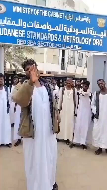 KOfOUB4AwIW0e co.jpg