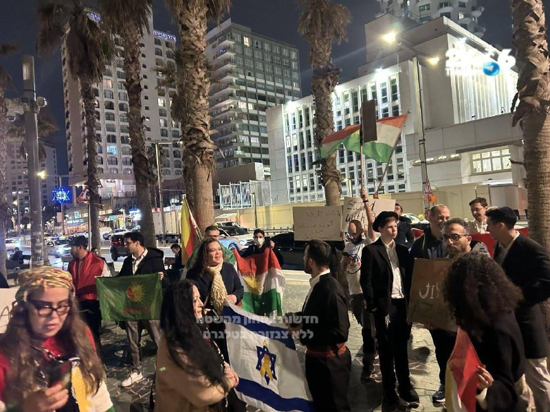 مستوطنون يتظاهرون في "تل أبيب"؛ دعماً لتنظيم "قسد" في سوريا....