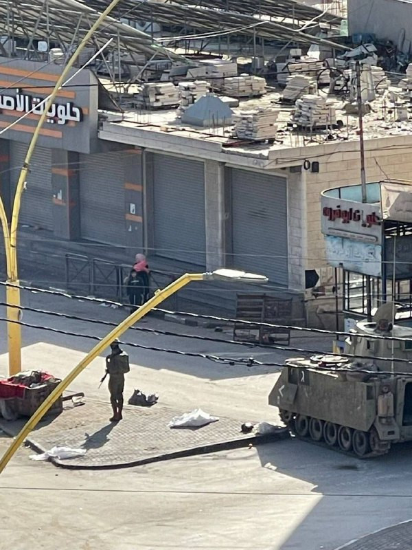 آخر التطورات الميدانية في عدوان الاحتلال المتواصل على مدينة الخليل، لليوم الثاني تواليًا

- هدمت قوات الاحتلال منزلًا في المنطقة الجنوبية من مدينة الخ...