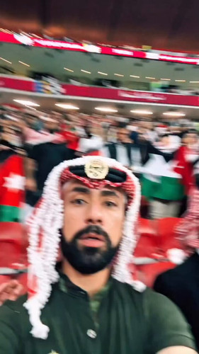 YwIdrIIXzD3O4Wjn.jpg