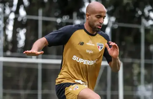 São Paulo enfrenta Portuguesa com dúvidas na lateral; equipe busca recuperação em campo