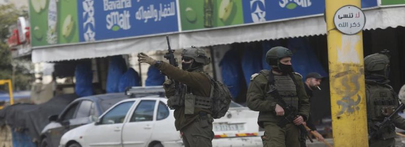 لليوم الثالث الاحتلال يواصل عدوانه على المنطقة الجنوبية في الخليل ويعتقل 7 مواطنين....