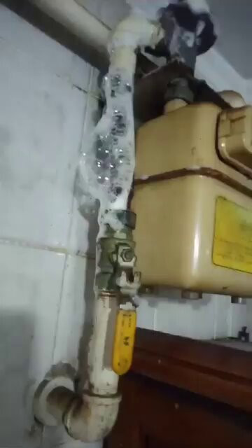 QID A8m2zzOelKww.jpg