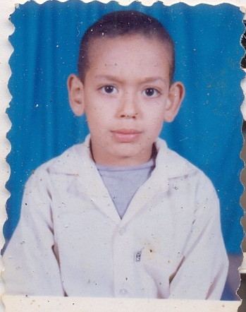 عمرو وانا صغير1.jpg