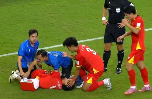 Cedera Nguyen Hieu Minh diakui Kim Sang Sik jadi faktor kekalahan Vietnam thethao247.vn .jpg
