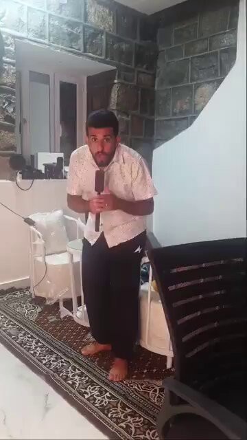 N 9YK eM ZdlmxxP.jpg