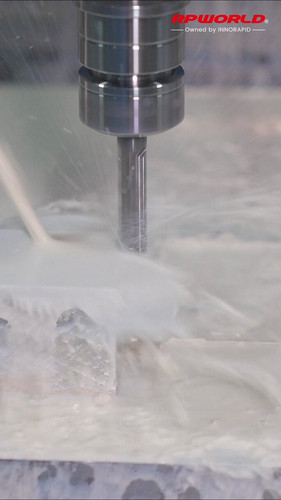 kc6F3zWemrAL nob.jpg