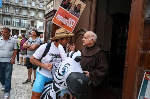 G Hv9zsWoAEF3my?format=jpg.jpg