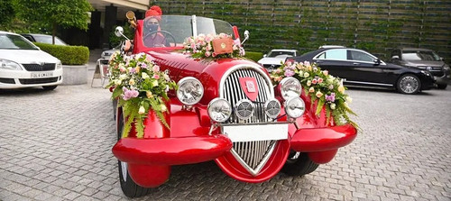 Luxury Vintage Cars on Rent for Wedding | Make a Royal Entry.jpg