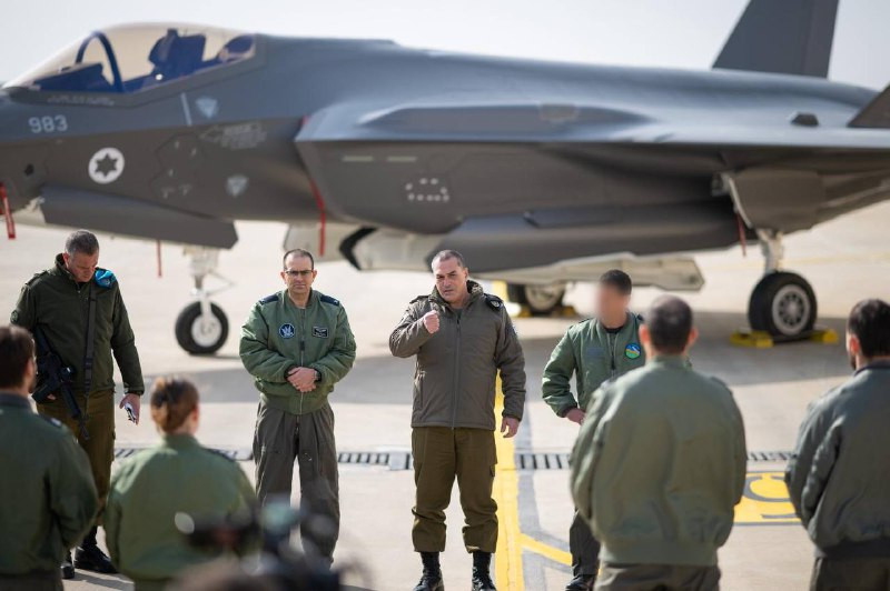 رئيس الأركان في قاعدة نيفاتيم حيث هبط هذا الأسبوع ثلاثة طائرات مقاتلة من طراز F35: "سلاح الجو يشكل الذراع الاستراتيجي لجيش الدفاع الإسرائيلي - سنعرف ك...