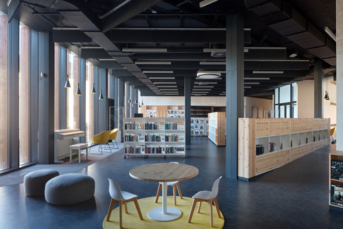 18 mestska knihovna v roznove 2024.jpg