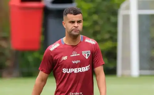 São Paulo impõe condições e deve negociar Alisson com rival paulista