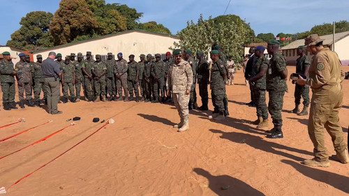 jFzIWwGoZd4qmx H.jpg