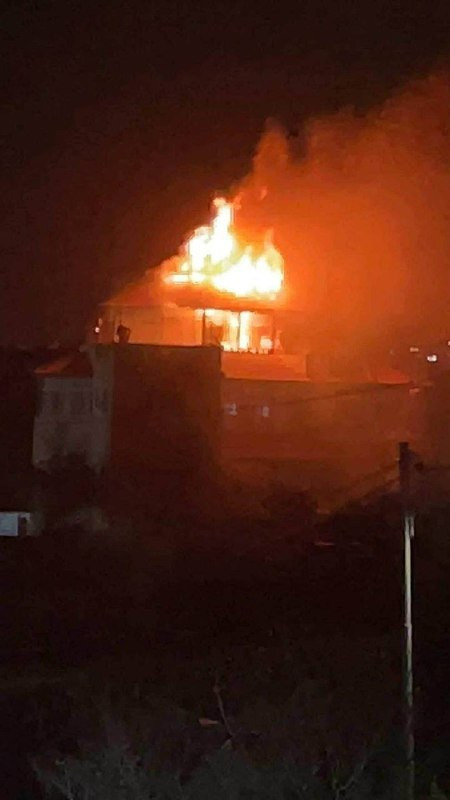 مصادر إعلامية : اندلاع حريق في منزل في قرية بيت ريما شمال رام الله....