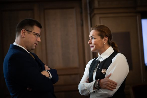 618496809 1460065102797079 8159685607444618382 n.jpg?stp=dst jpg s590x590 tt6& nc cat=105&ccb=1 7& n.jpg