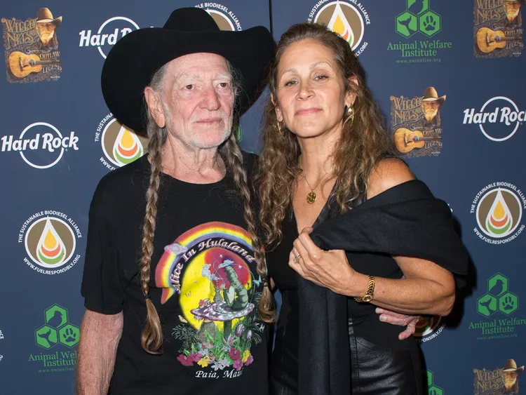 willie nelson annie dangelo 51f7efda8a37413298eada613e1d18ce