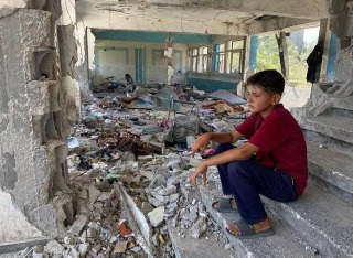 المتحدث باسم اليونيسف في غزة:

ـ مستوى الدمار في غزة هائل، والخيام الهشة لا تحمي الأطفال من برد الشتاء.

ـ نعمل على إمداد الأطفال بمياه شرب نظيفة لتجن...