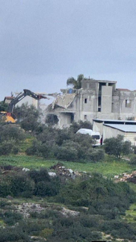 قوات الاحتلال تشرع بهدم منزلين في قرية الزرازير في الداخل المحتل....