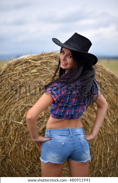 young american cowgirl woman portrait 600w 480911941.jpg