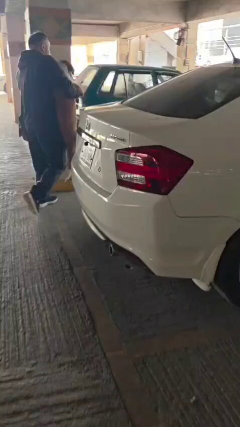 77L8B8iG 7bizuin.jpg