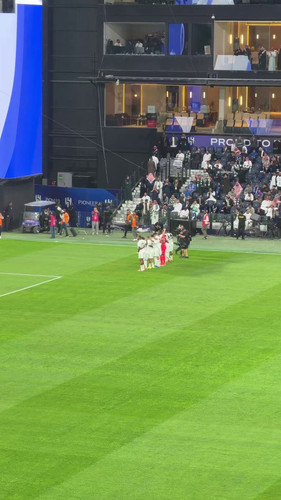 nefW8RaOfdV7zu80.jpg