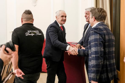 624995228 1468274584865835 29118922716279859 n.jpg?stp=dst jpg s590x590 tt6& nc cat=111&ccb=1 7& nc .jpg