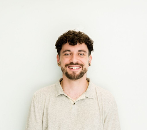 Profilbild Daniel lachen.jpg