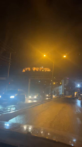 m qEbLMzRvhYwhKm.jpg