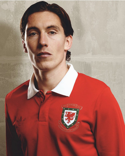 HAJLLJ0XEAAI5JZ format jpg name large.jpg