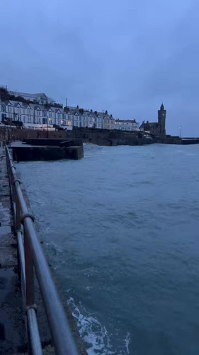 18 EvVEq0dq5C4e3.jpg